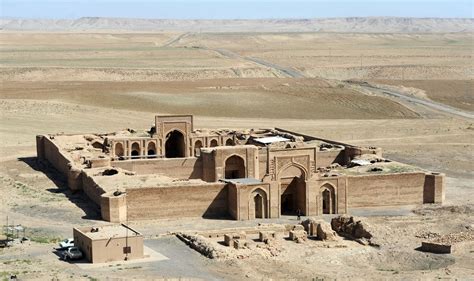 Caravanserai: Reflections on Architecture and Nomadism in Iran – A Journey Through Time and Space